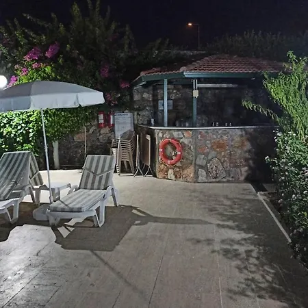Vila With Pool Near The Sea Konaklı